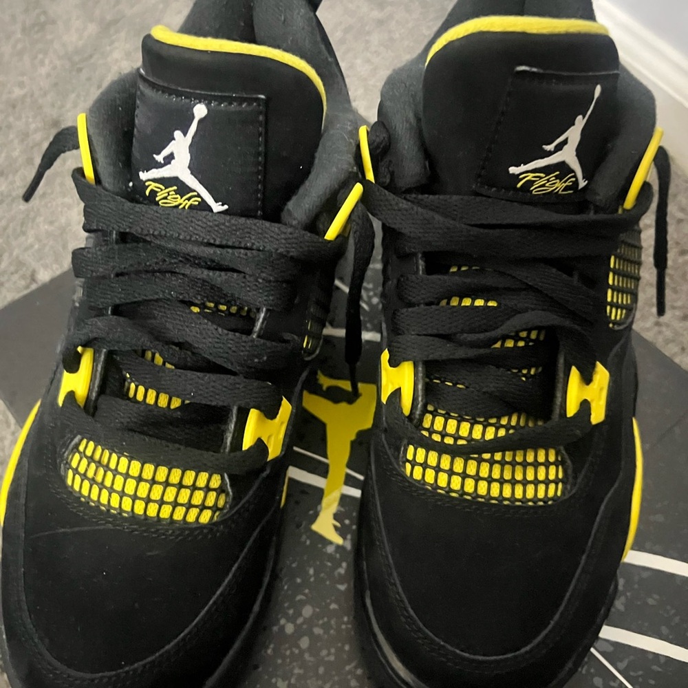 Jordan 4 Thunders - Picture 3 of 5